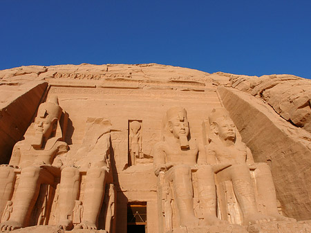 Tempel mit Himmel Fotos